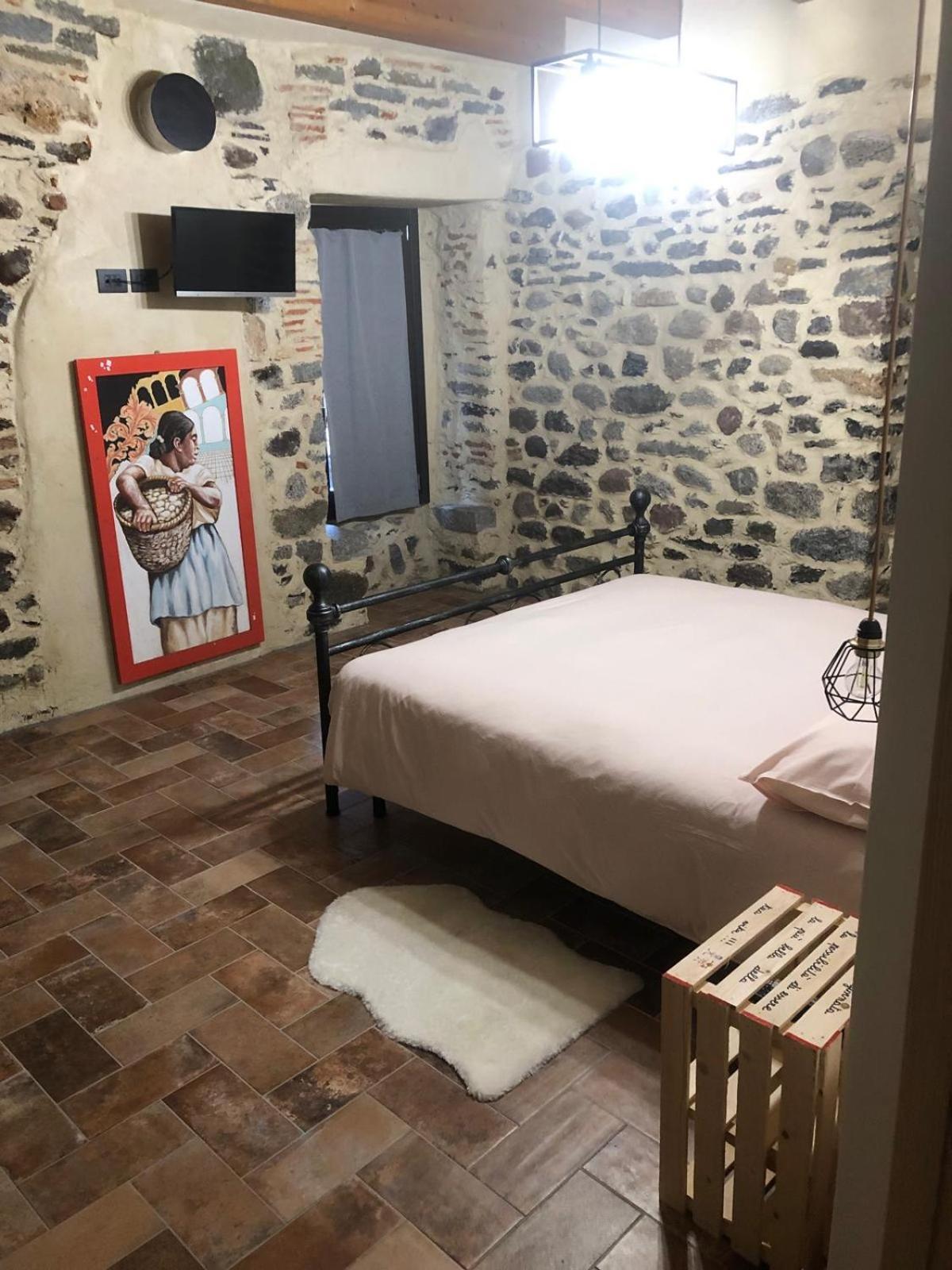 La Torre A Colori Bed & Breakfast Esine Bagian luar foto